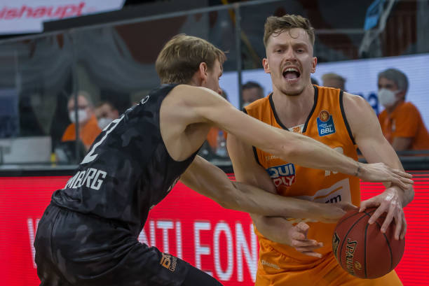 动尤文的边 动尤文的边